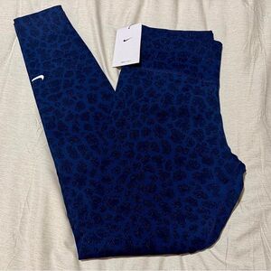 💙 NWT Nike Navy Blue Animal Print Leggings - Small - Mid Rise 💙